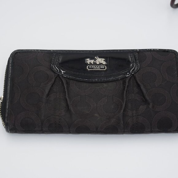 COACH Wallet Black Op Art Ashley Pleated Zip Around Wallet - Picture 2 of 8